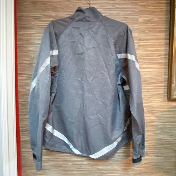 Running Room Grey Water-Resistant Reflective Running Jacket - Picture 2 of 5